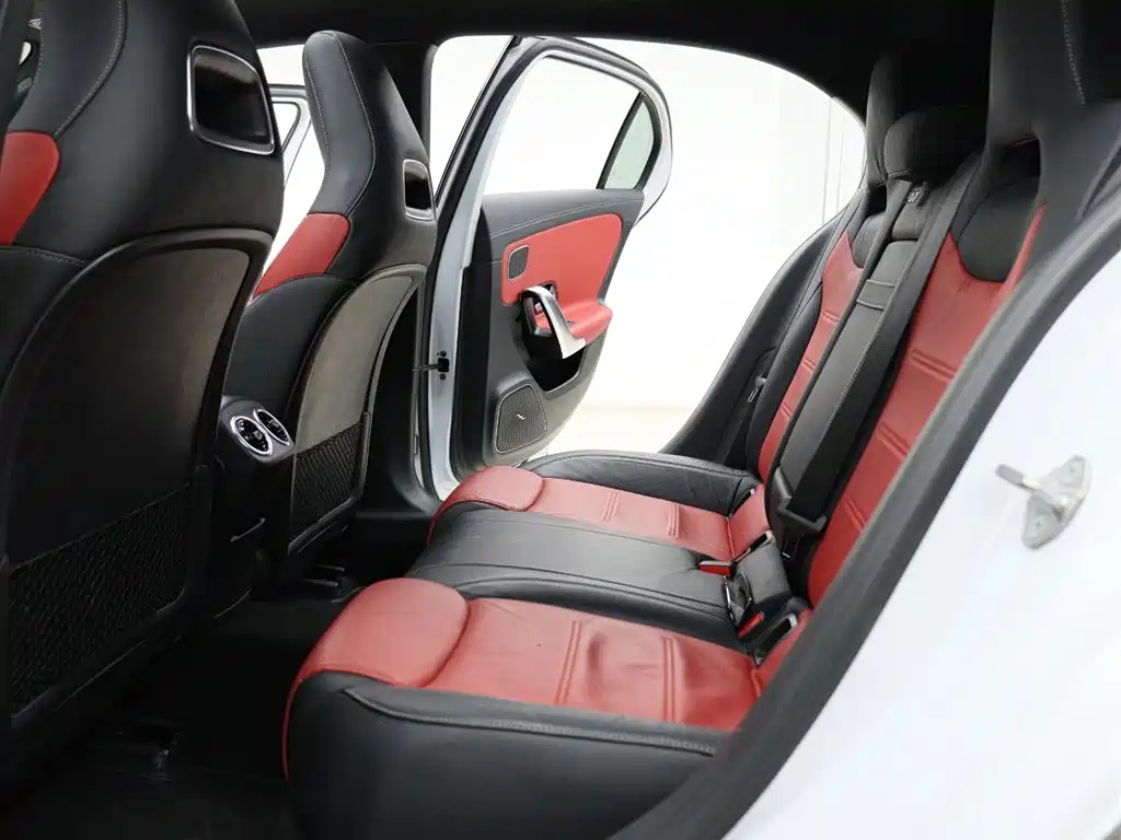 Mercedes-Benz A-Class AMG (Import) 2020 AMG A 35 4MATIC фото 6