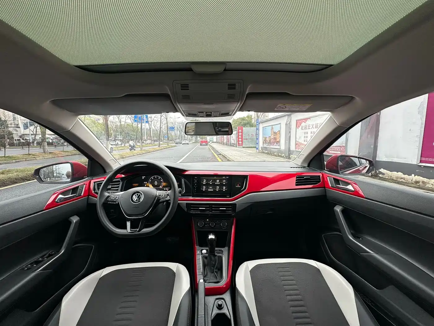 Volkswagen Polo 2023 Plus 1.5L Automatic Colorful Tech Edition фото 5