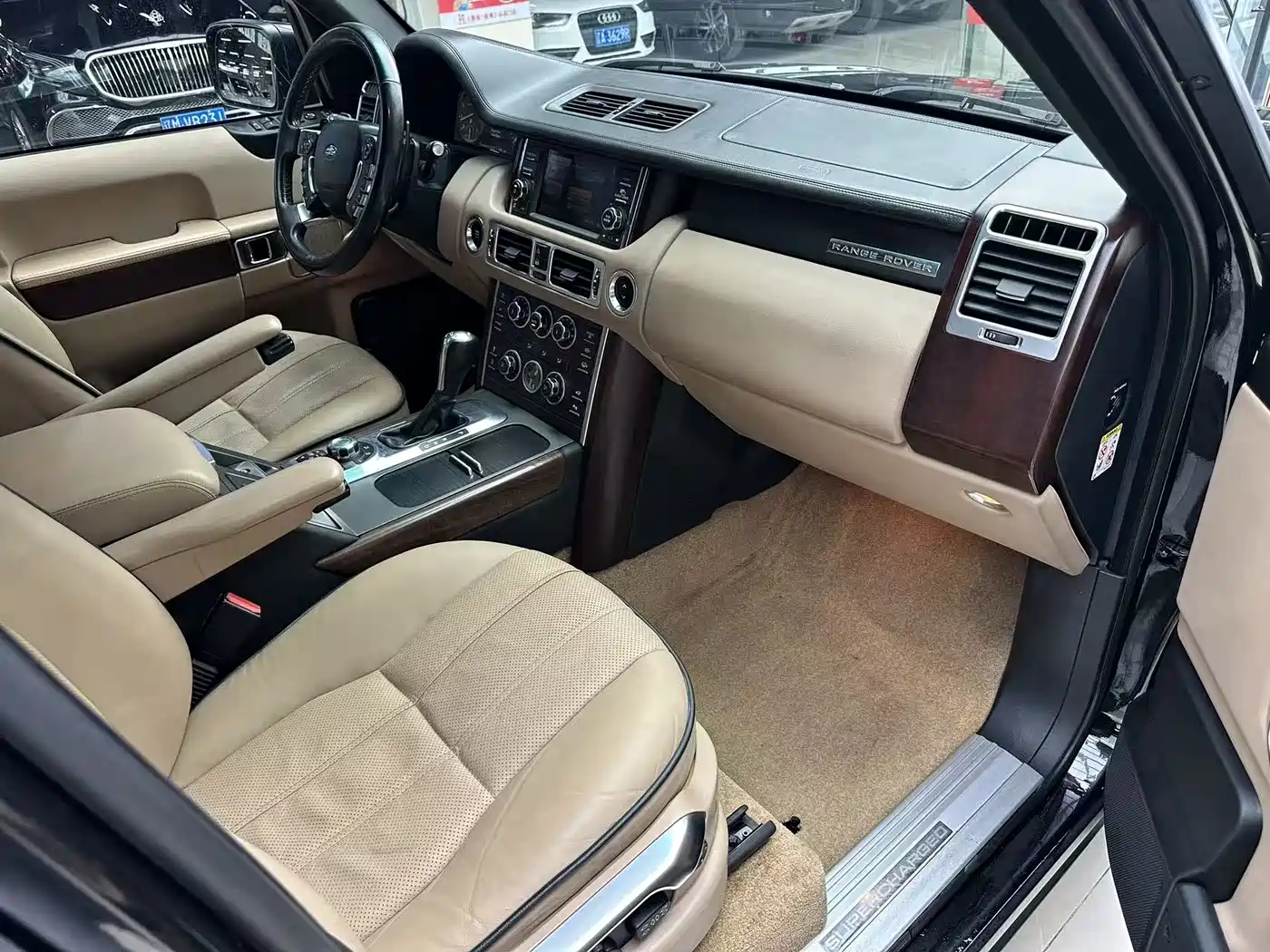Land Rover Range Rover 2011 5.0 SC V8 фото 6