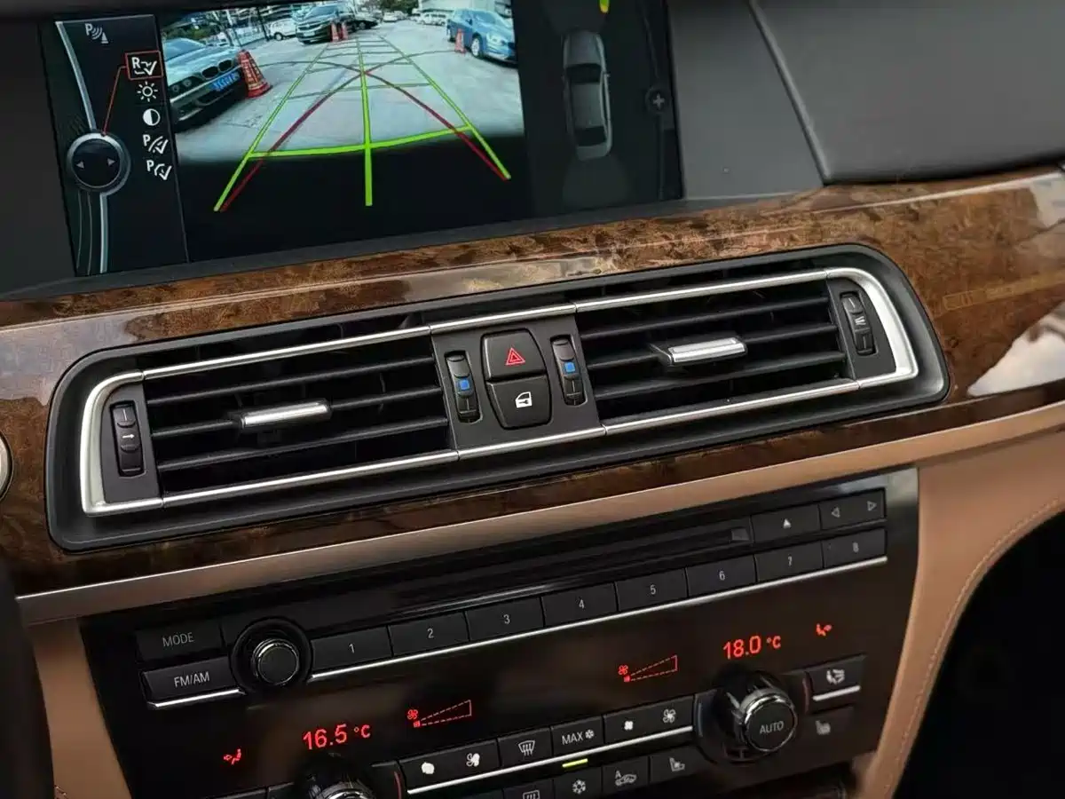BMW 7 Series 2010 760Li фото 22
