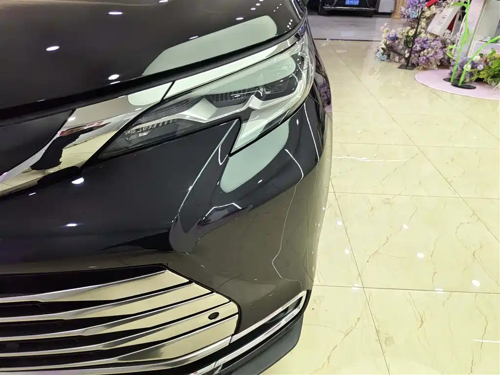 Toyota Sienna 2023 2.5L Hybrid Comfort Edition фото 9
