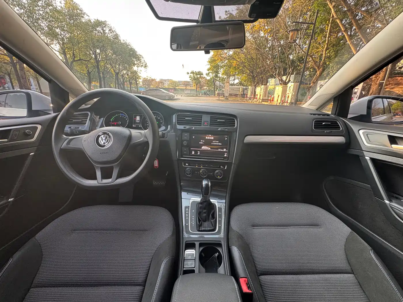 VOLKSWAGEN GOLF*PURE ELECTRICITY