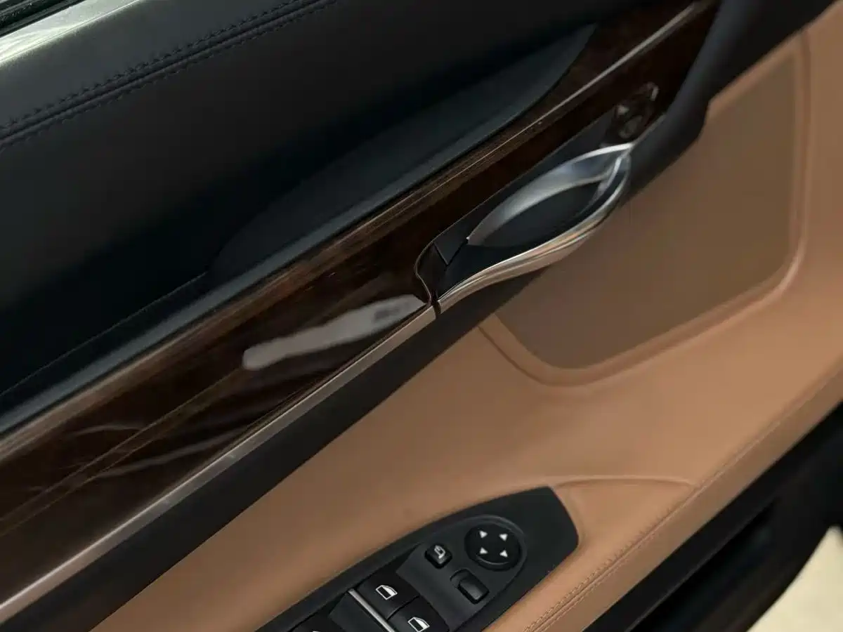BMW 7 Series 2010 760Li фото 20