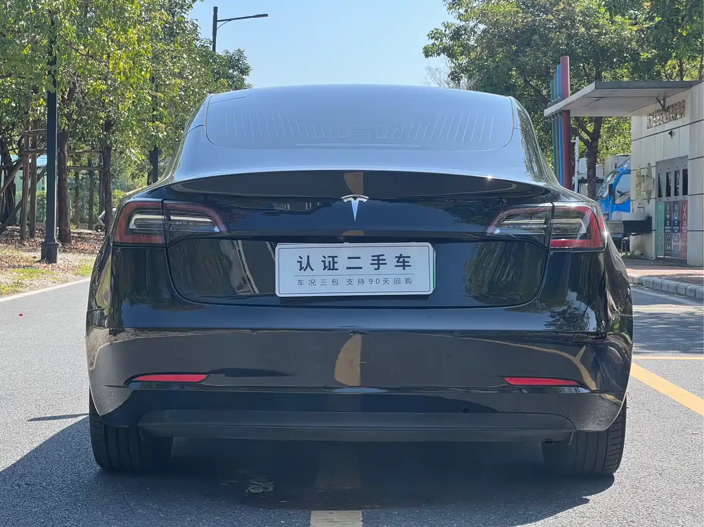 TESLA MODEL 3
