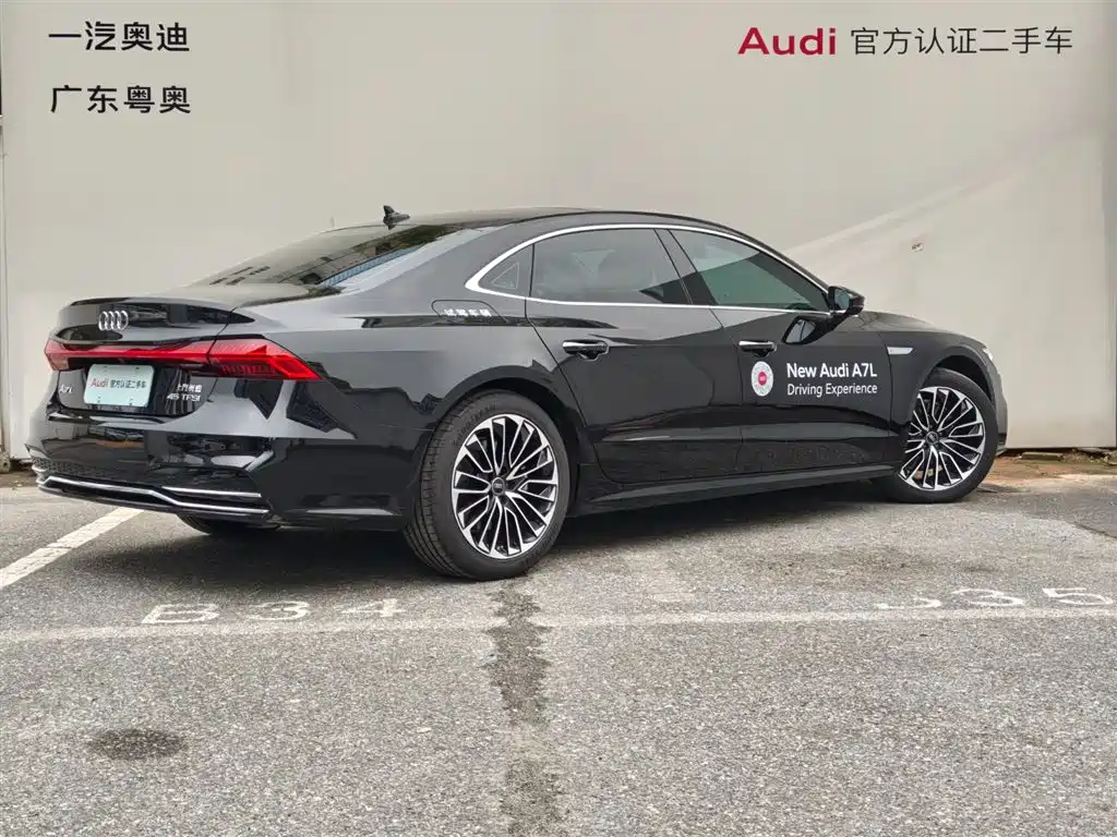 Audi A7L 2025 Model Year 45 TFSI Luxury фото 4