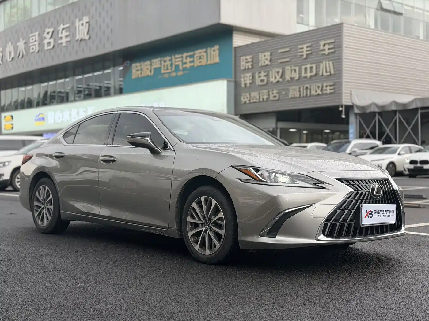 Фото 3 - Lexus ES
