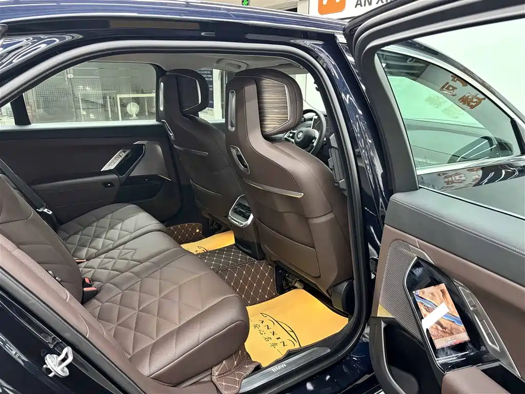 BMW 7-SERIES