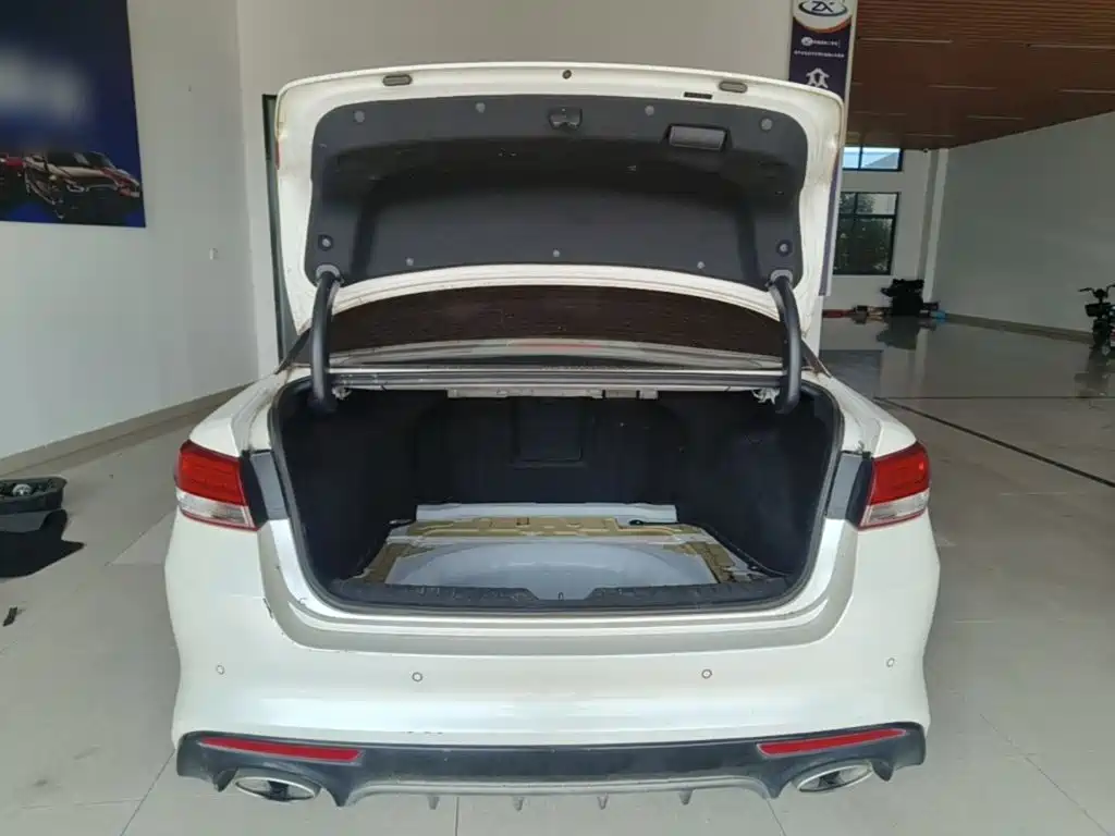 Photo 19 - Kia K5
