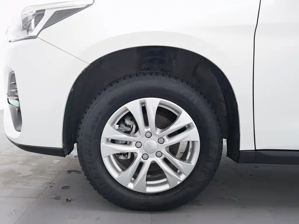 Photo 17 - Haval M6
