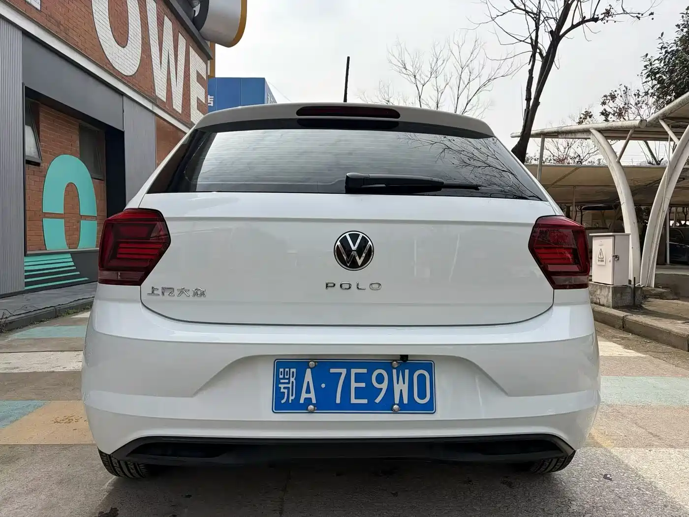 VOLKSWAGEN POLO