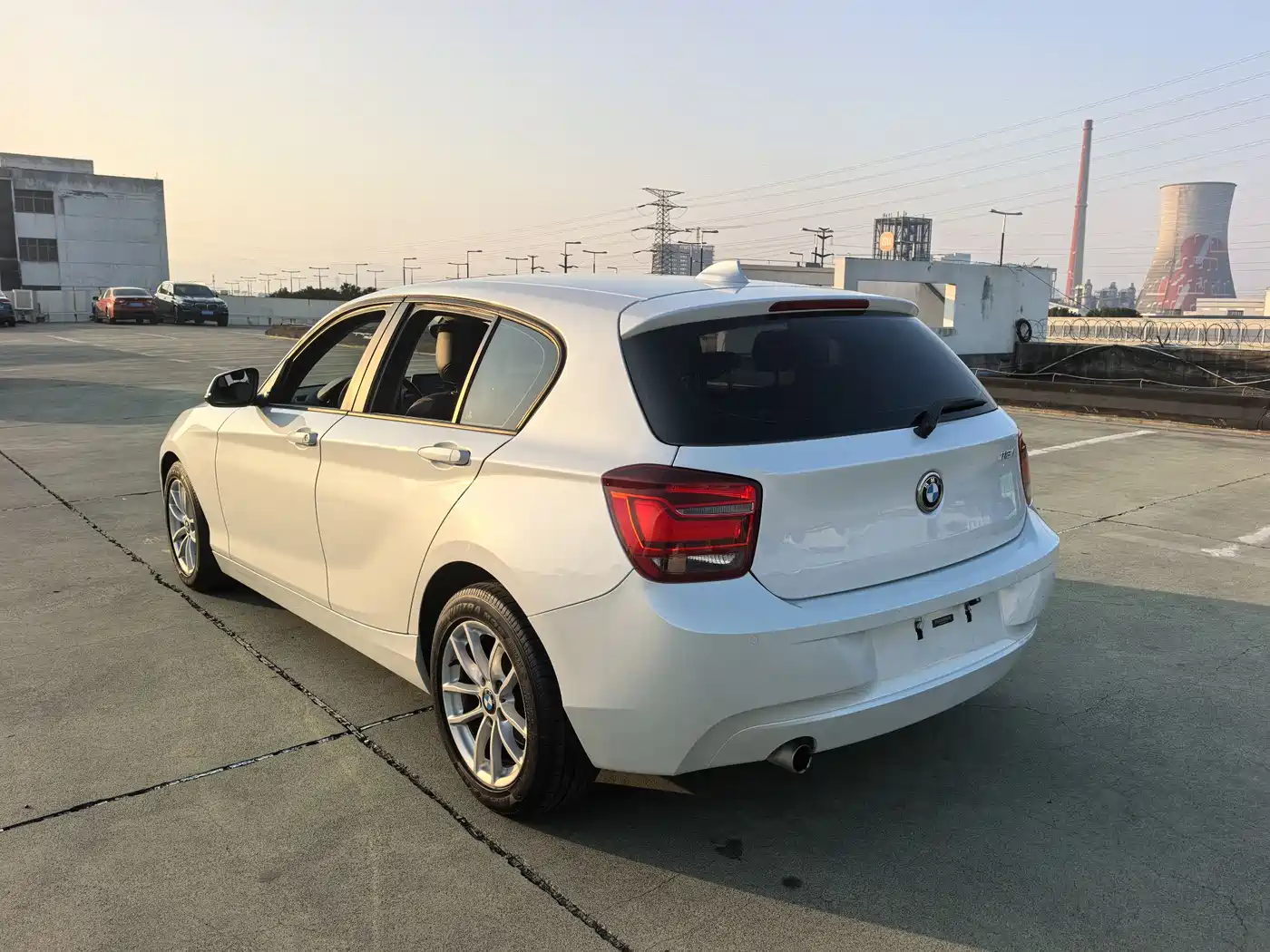 BMW 1 Series (Import) 2015 118i Leading фото 6