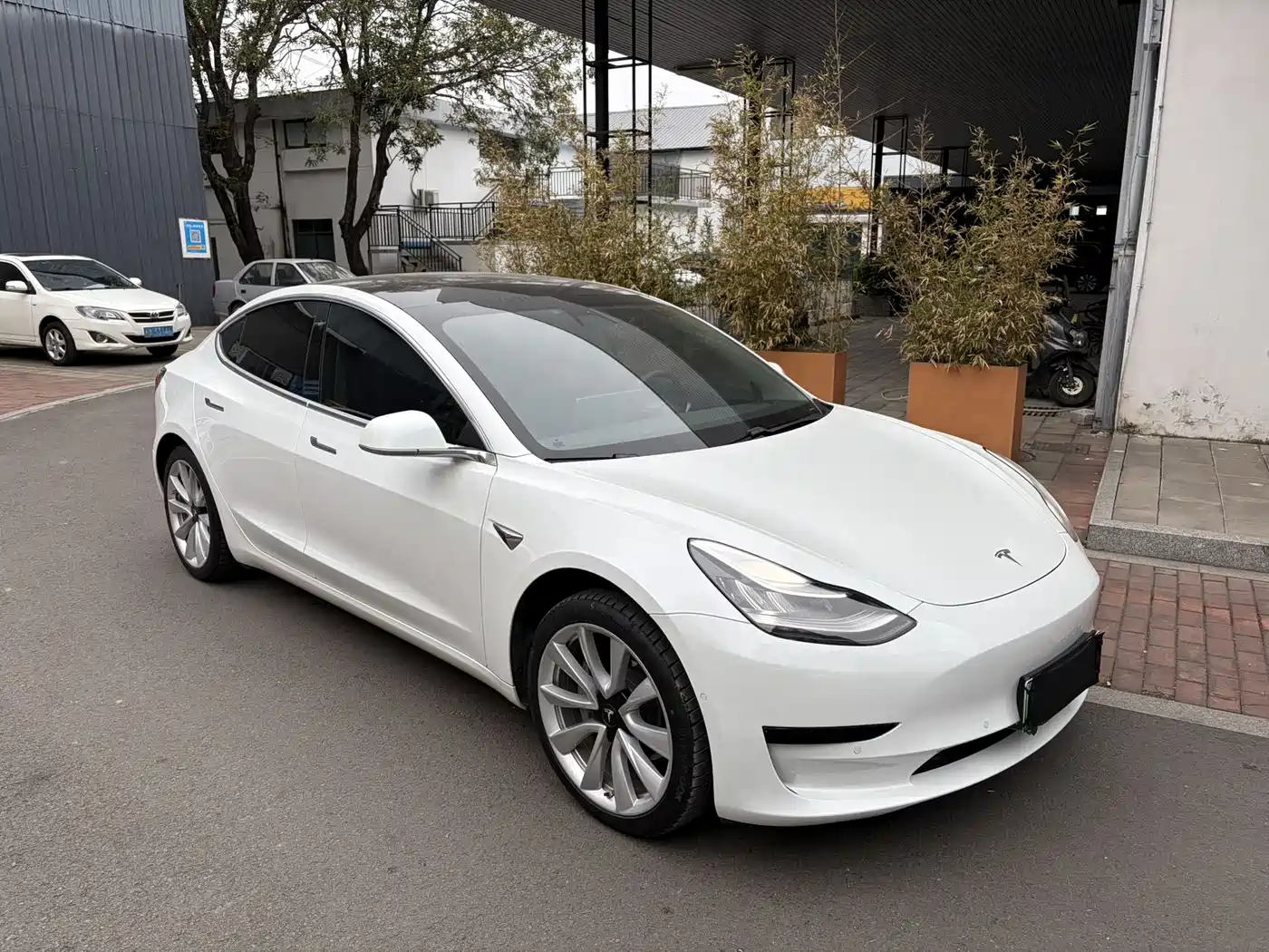 TESLA MODEL 3