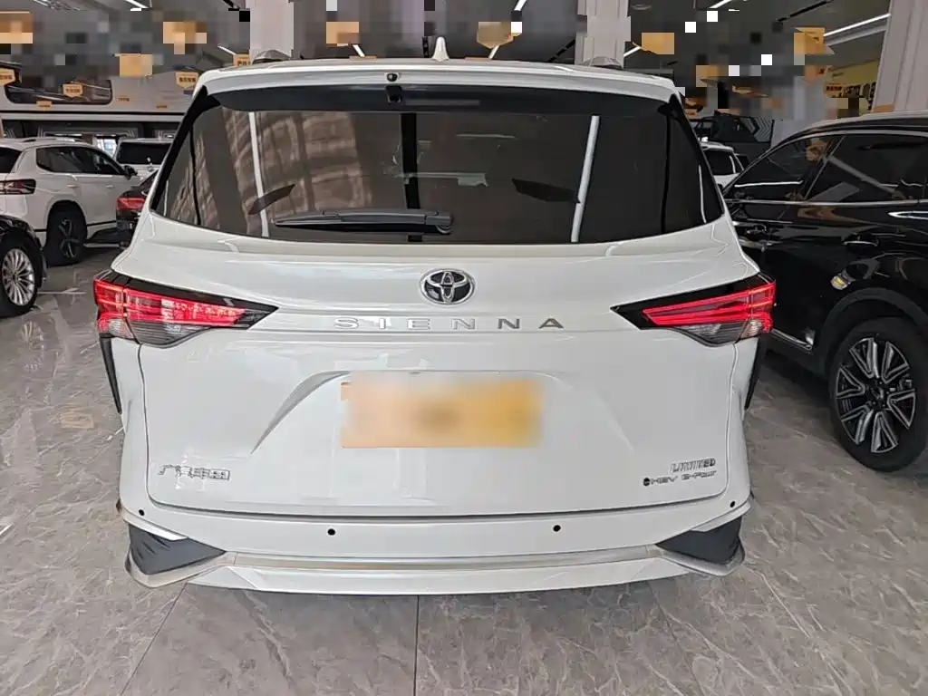 Фото 6 - Toyota Sienna