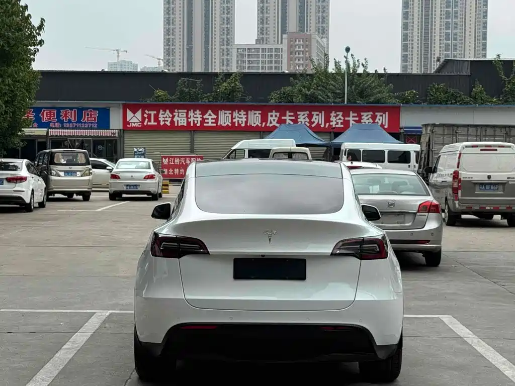 Фото 4 - Tesla Model Y