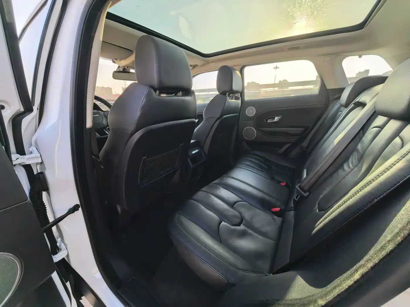 Land Rover Range Rover Evoque (Import) 2014 2.0T 5-door Brilliance Premium фото 5