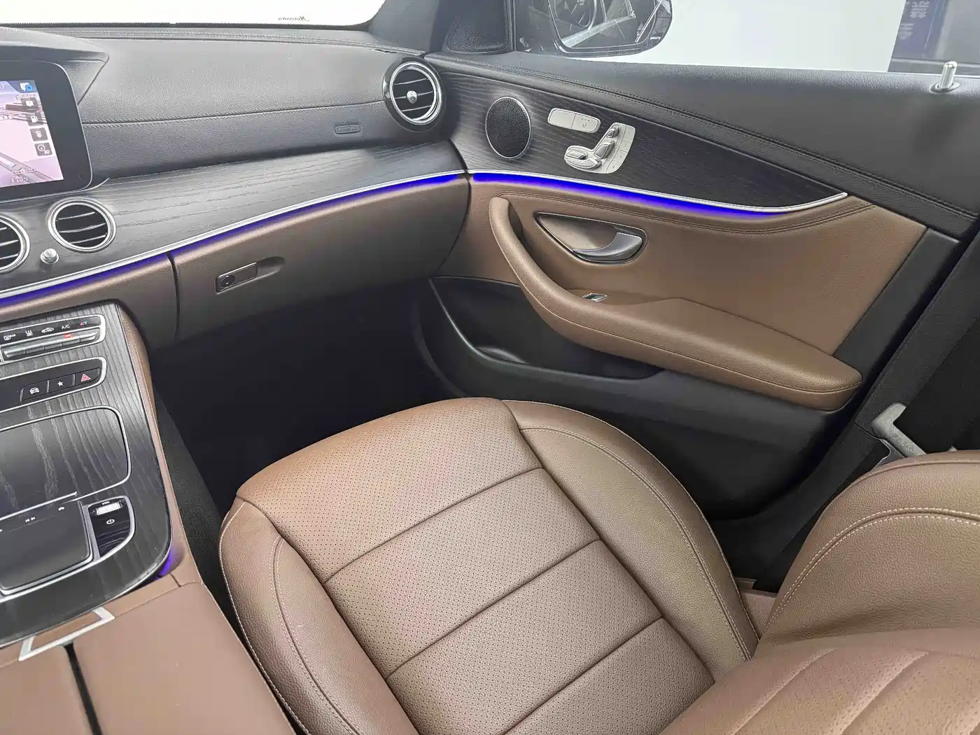 Mercedes-Benz E-Class New Energy 2023 E 350 e L Plug-in Hybrid Sport Sedan фото 21