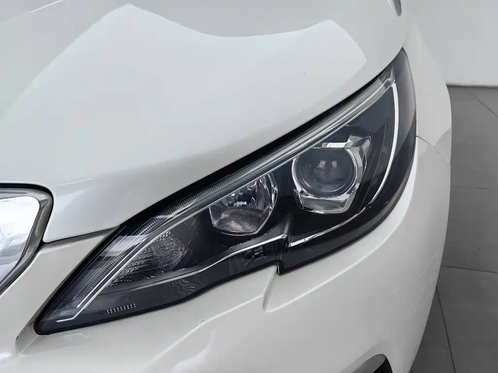 صورة 7 - Peugeot 308