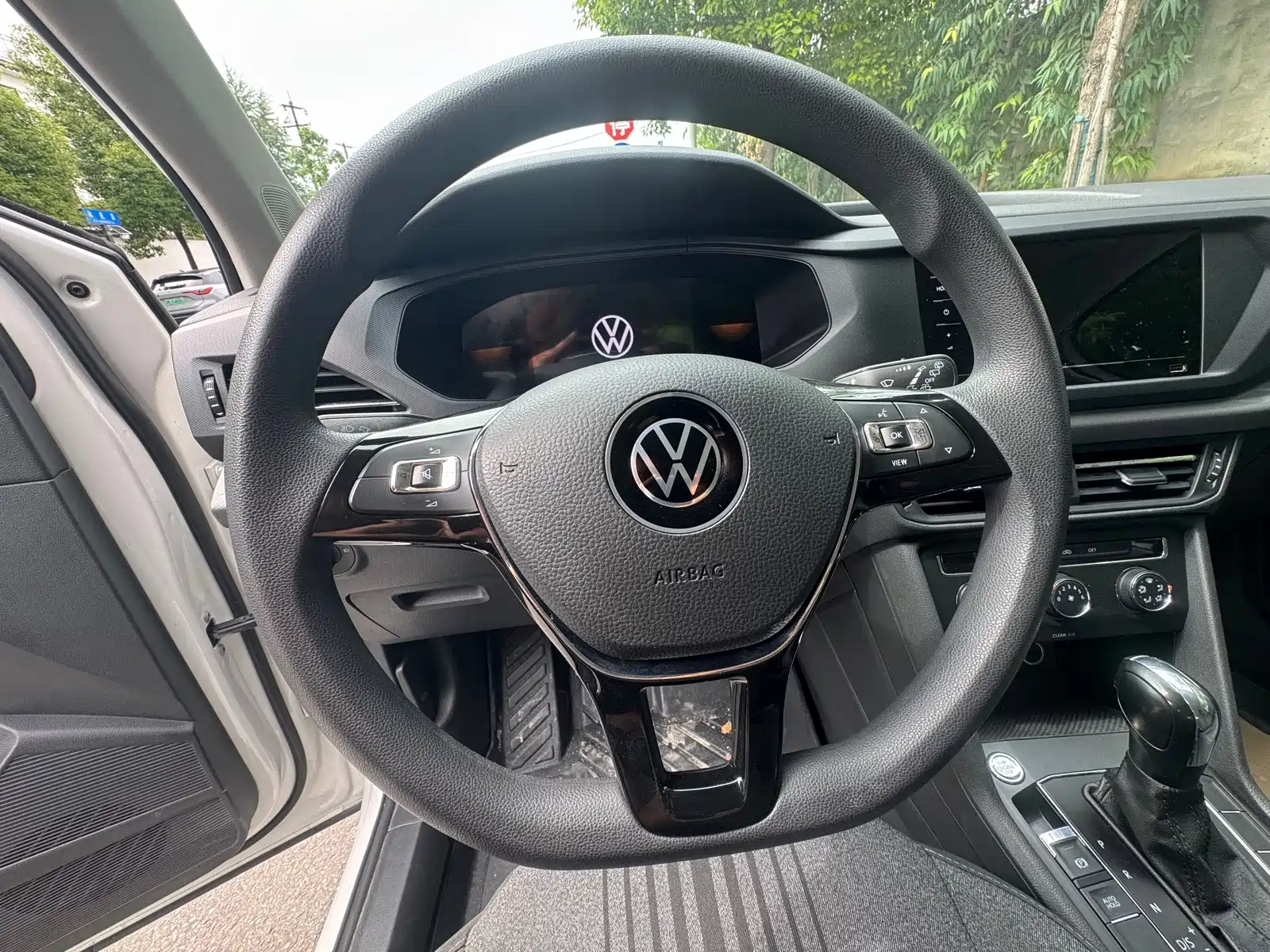 صورة 7 - Volkswagen Tharu