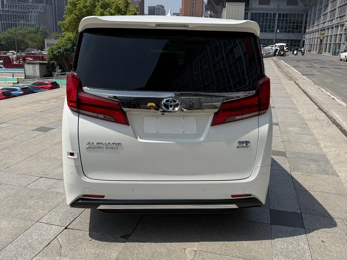 Toyota Alphard 2023 Dual Hybrid 2.5L Ultimate Gold Edition фото 5