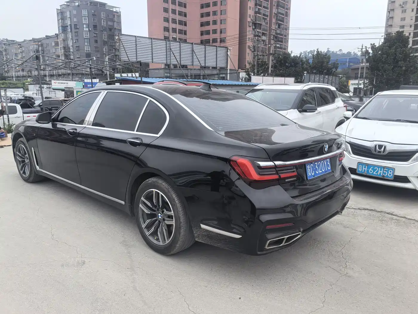 BMW 7 Series 2009 Model 740Li Leading Edition фото 4