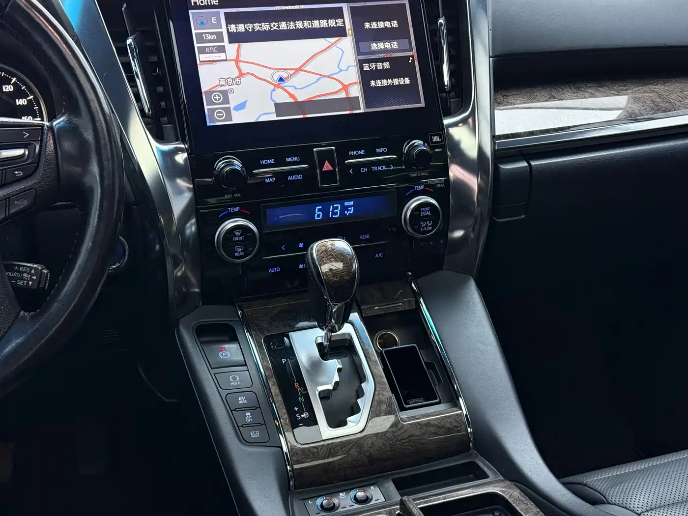 Toyota Vellfire 2020 Twin Engine 2.5L HV Premium Edition фото 8