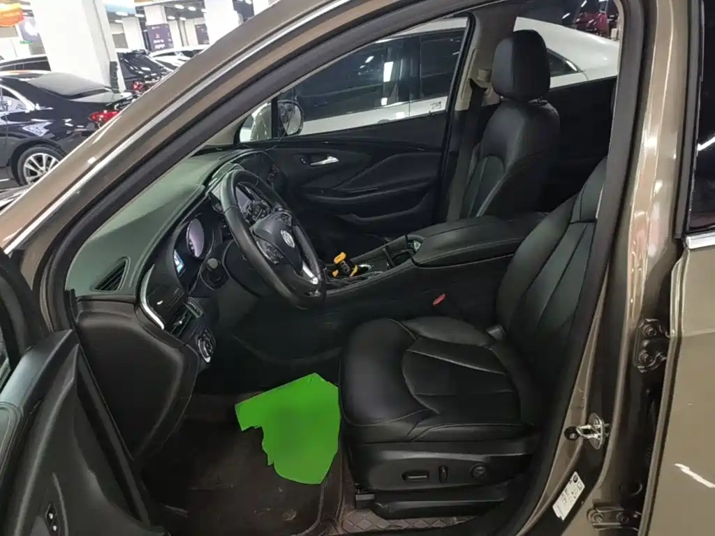 Фото 15 - Buick Envision Plus