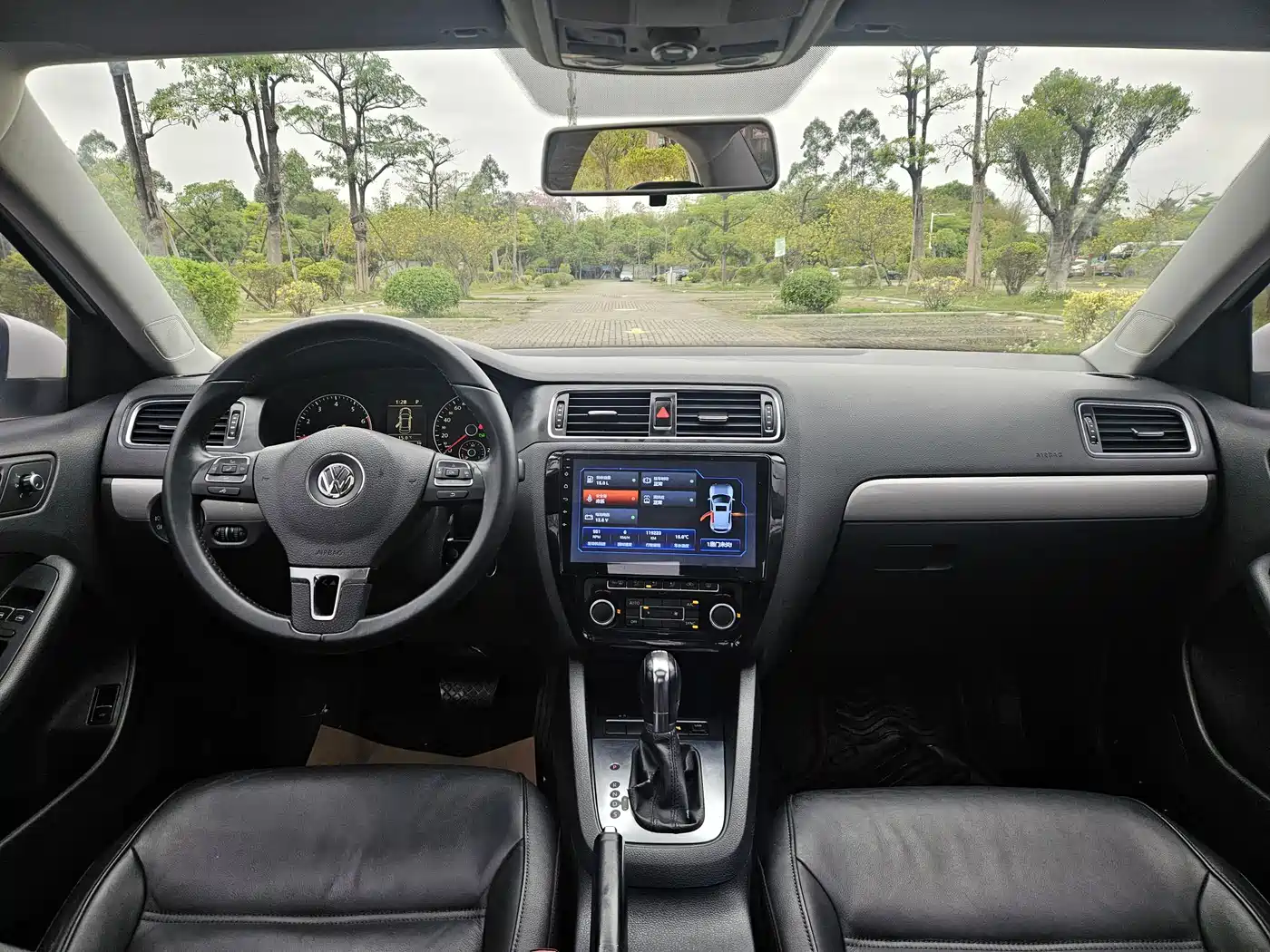 Volkswagen Sagitar 2012 1.4TSI Automatic Luxury фото 8