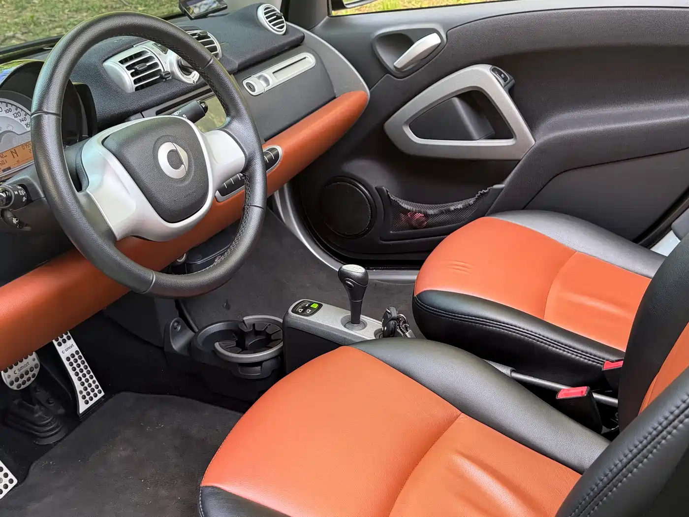 smart fortwo 2012 2011 1.0T Convertible Burning Orange Edition