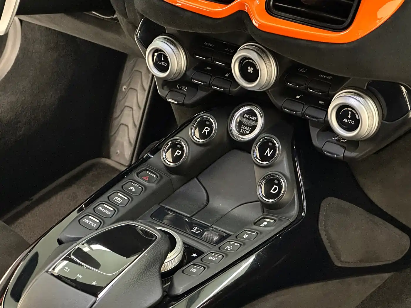 Aston Martin V8 Vantage 2019 2018 4.0T V8 Coupe