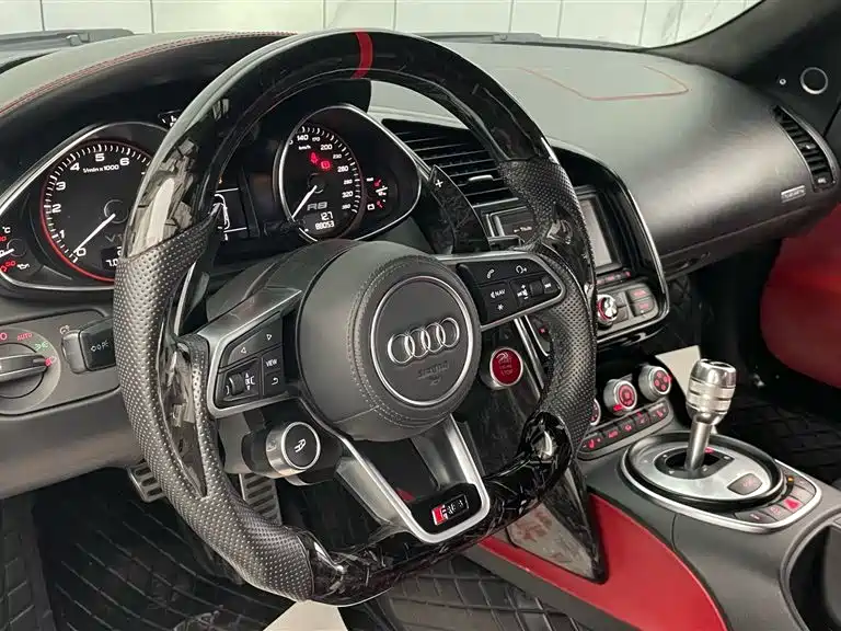 Фото 13 - Audi R8