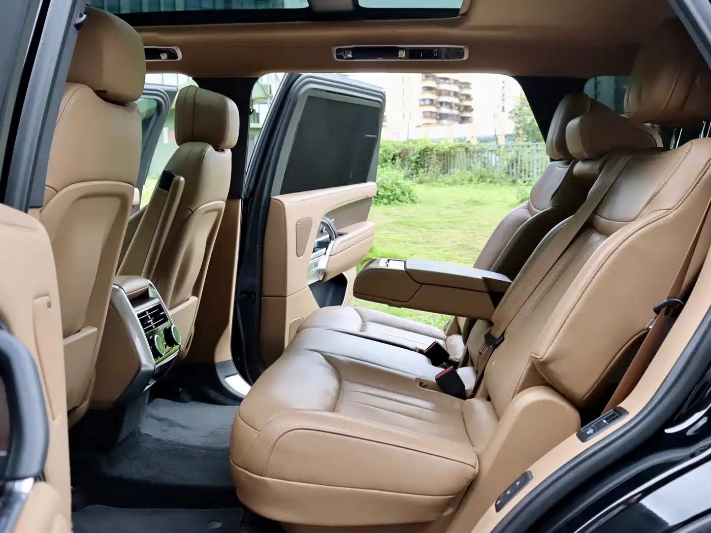 Land Rover Range Rover 2023 2023 3.0 L6 400PS Golden Age 7-Seater Long Wheelbase