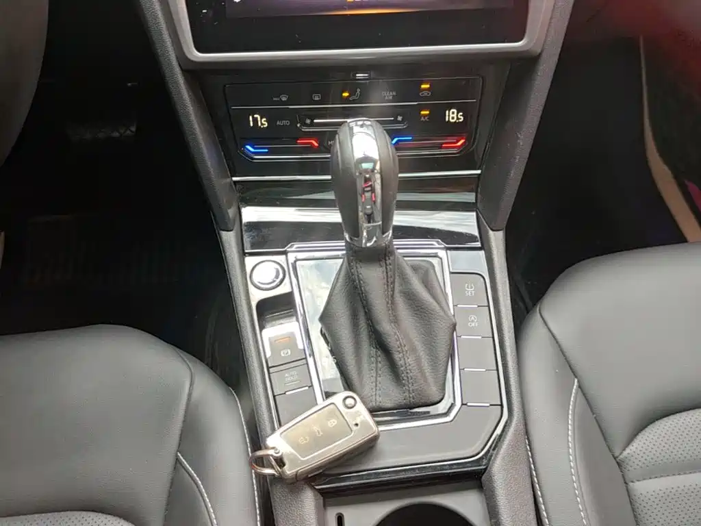 VOLKSWAGEN LINGDU