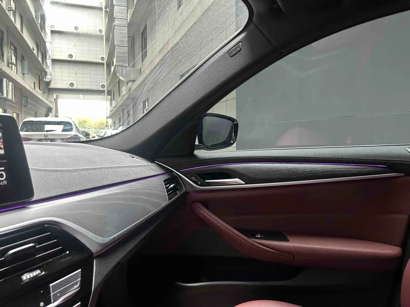 BMW 5 Series 2023 530Li Leading M Sport Package фото 9