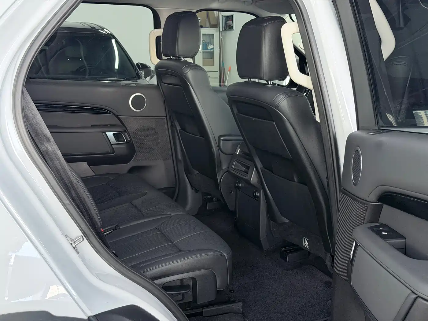 Land Rover Discovery 2018 3.0 SC V6 SE фото 5