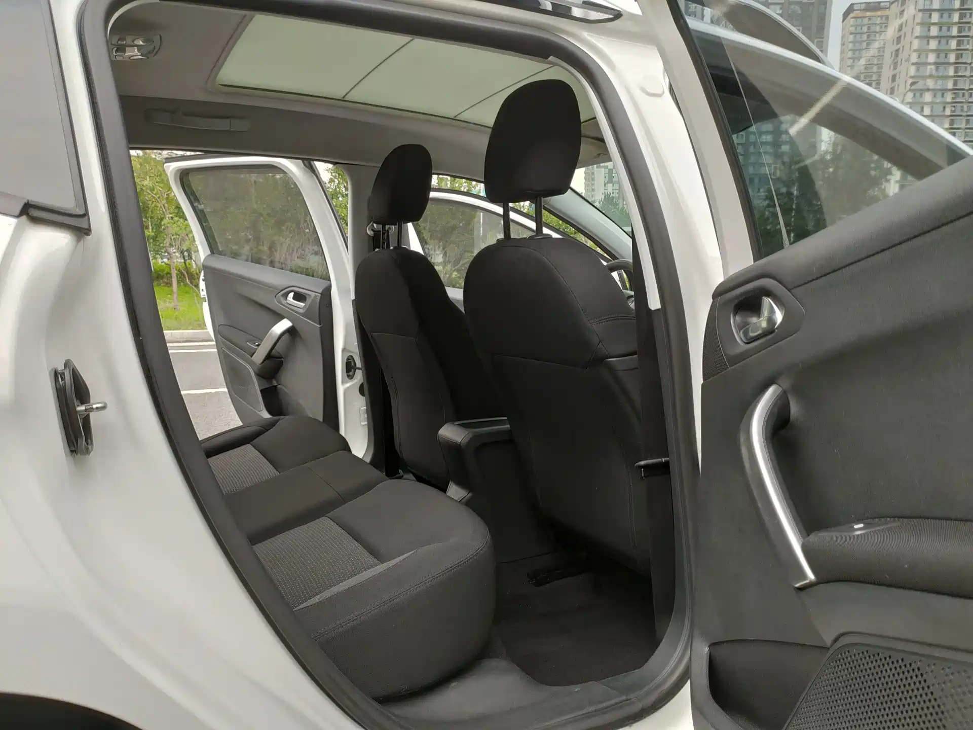 صورة 13 - Peugeot 2008