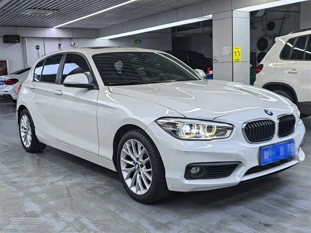 BMW 1 Series (Import) 2015 120i Leading фото 3