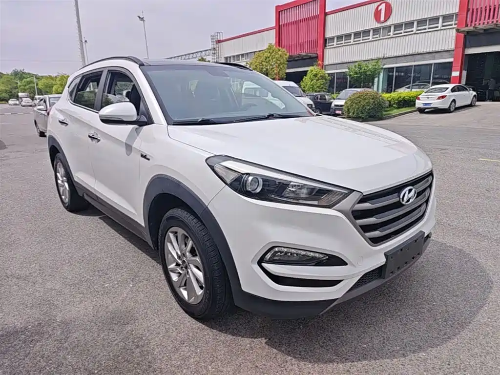HYUNDAI TUCSON