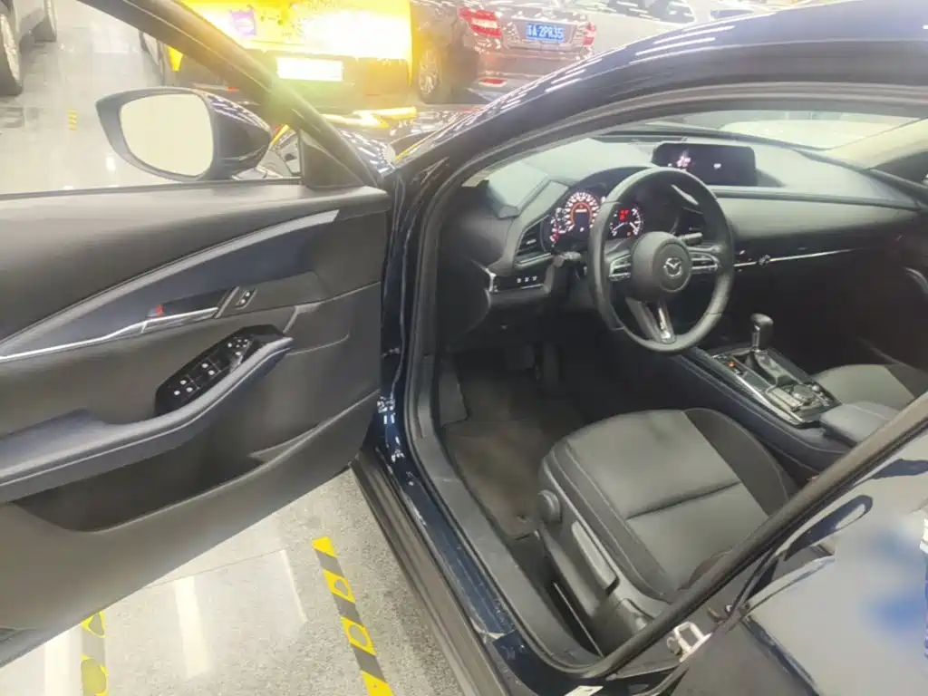 Фото 16 - Mazda CX-30