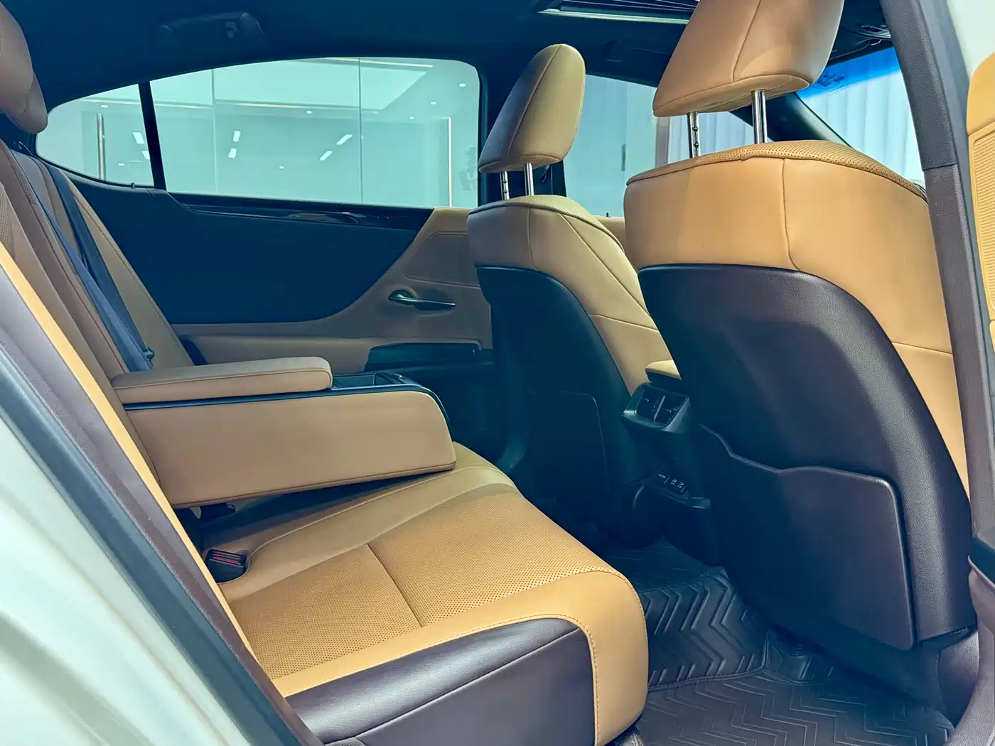 Lexus ES 2020 200 Luxury фото 21