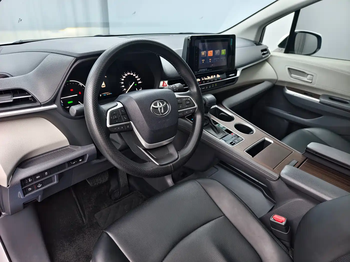 Toyota Sienna 2023 2.5L Hybrid Comfort Edition фото 9