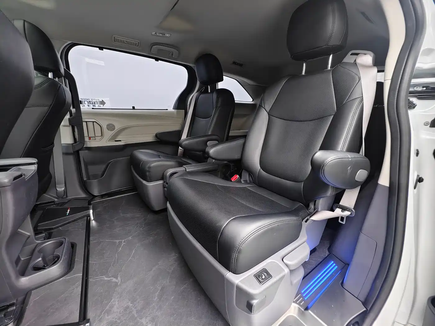 Toyota Sienna 2023 2.5L Hybrid Comfort Edition фото 17