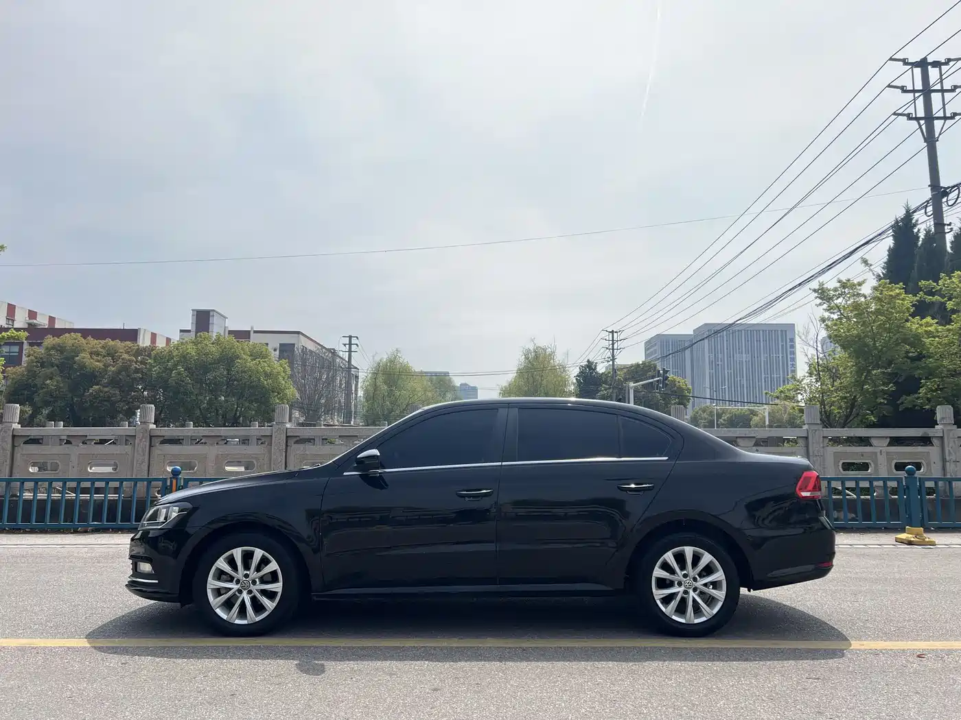 Volkswagen Lavida 2015 1.6L Automatic Comfort Edition фото 3