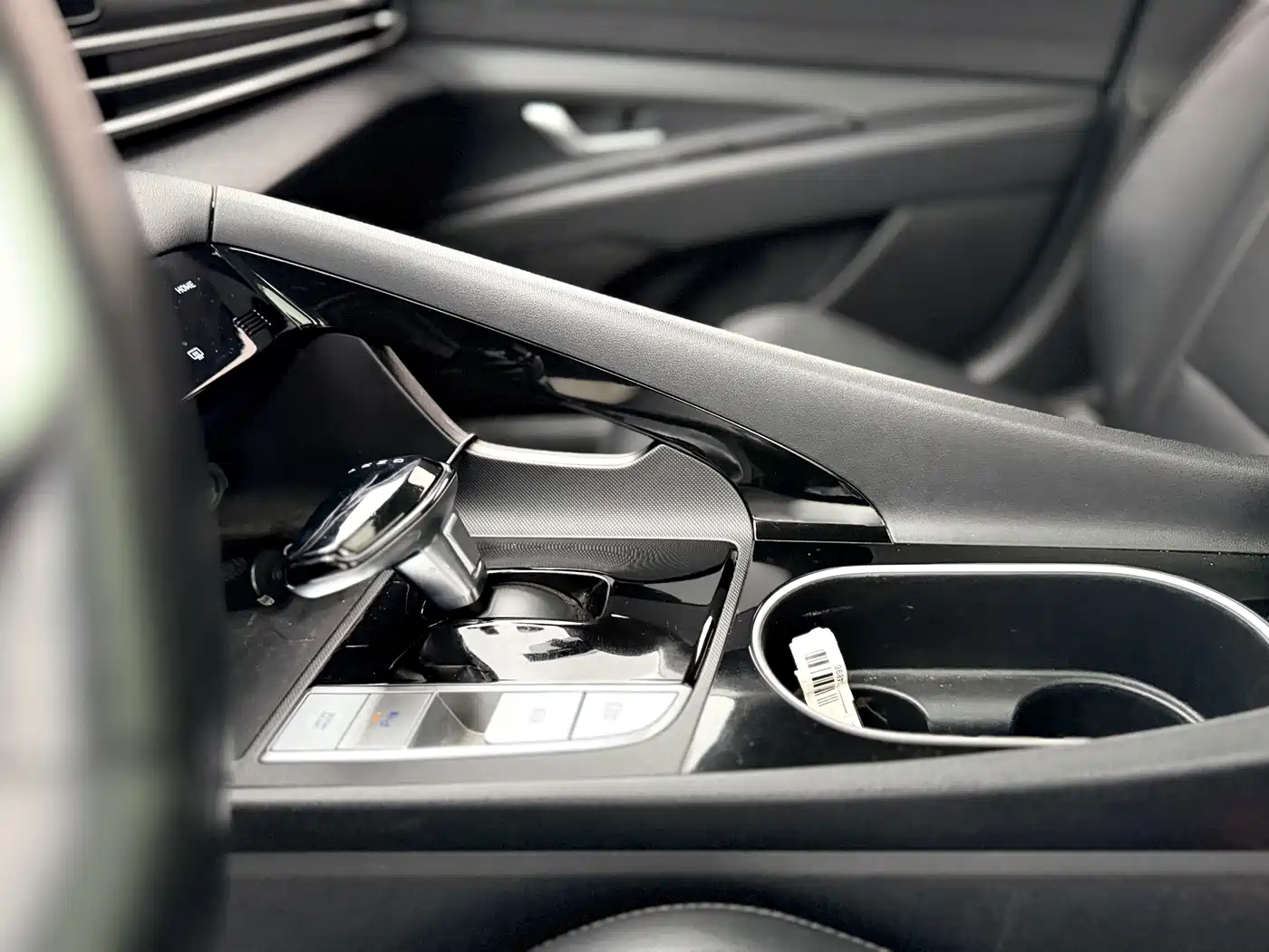 Hyundai Elantra 2021 1.5L CVT LUX Premium Edition фото 15
