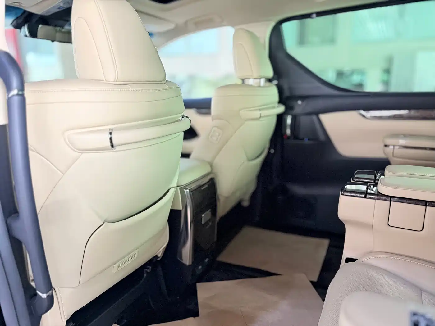 Toyota Vellfire 2019 Hybrid 2.5L HV Premium Edition фото 9