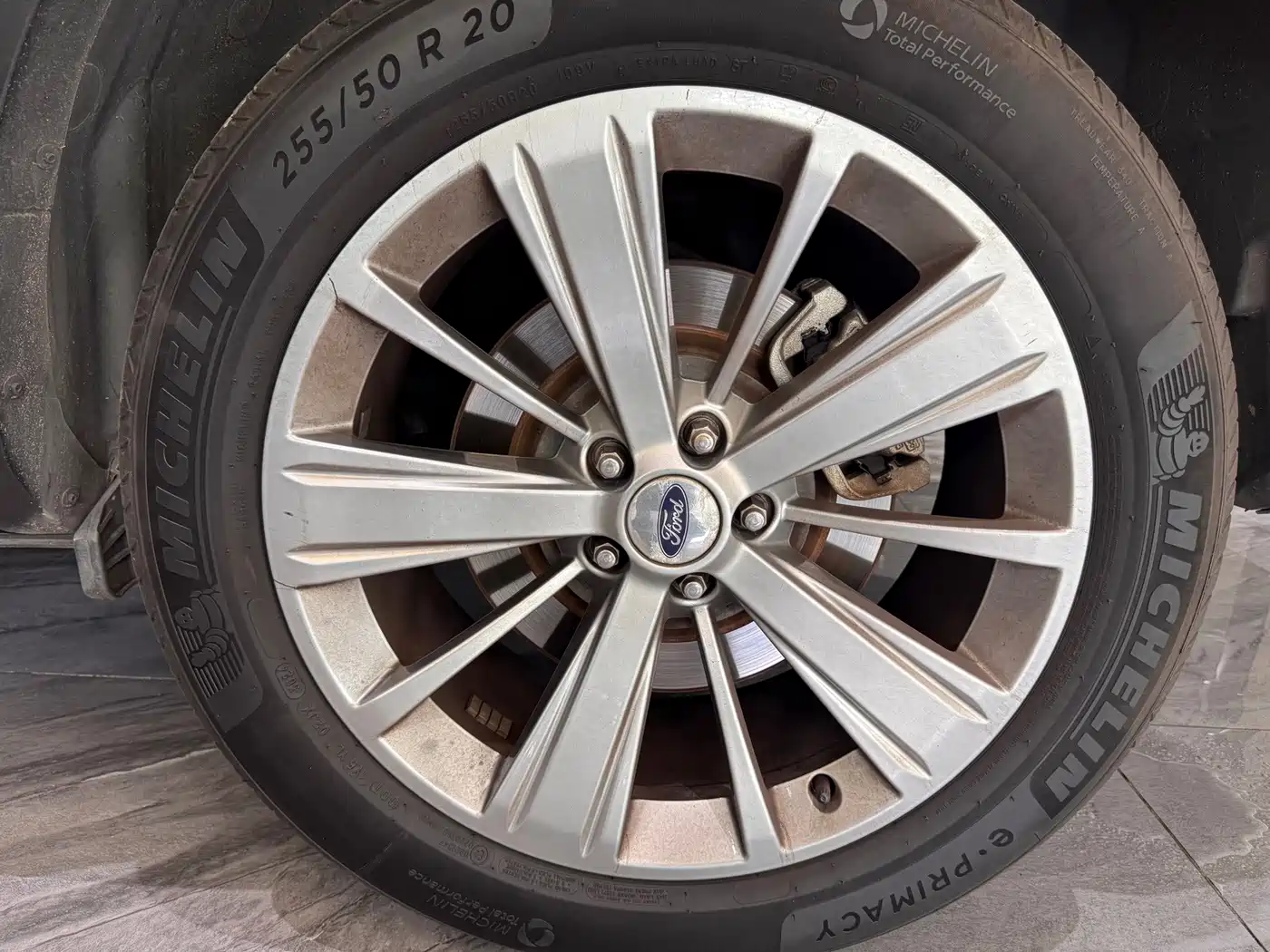 Photo 26 - Ford Explorer (Import)