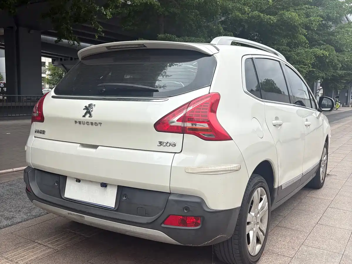 Peugeot 3008 2015 2.0L Automatic Classic Edition фото 4