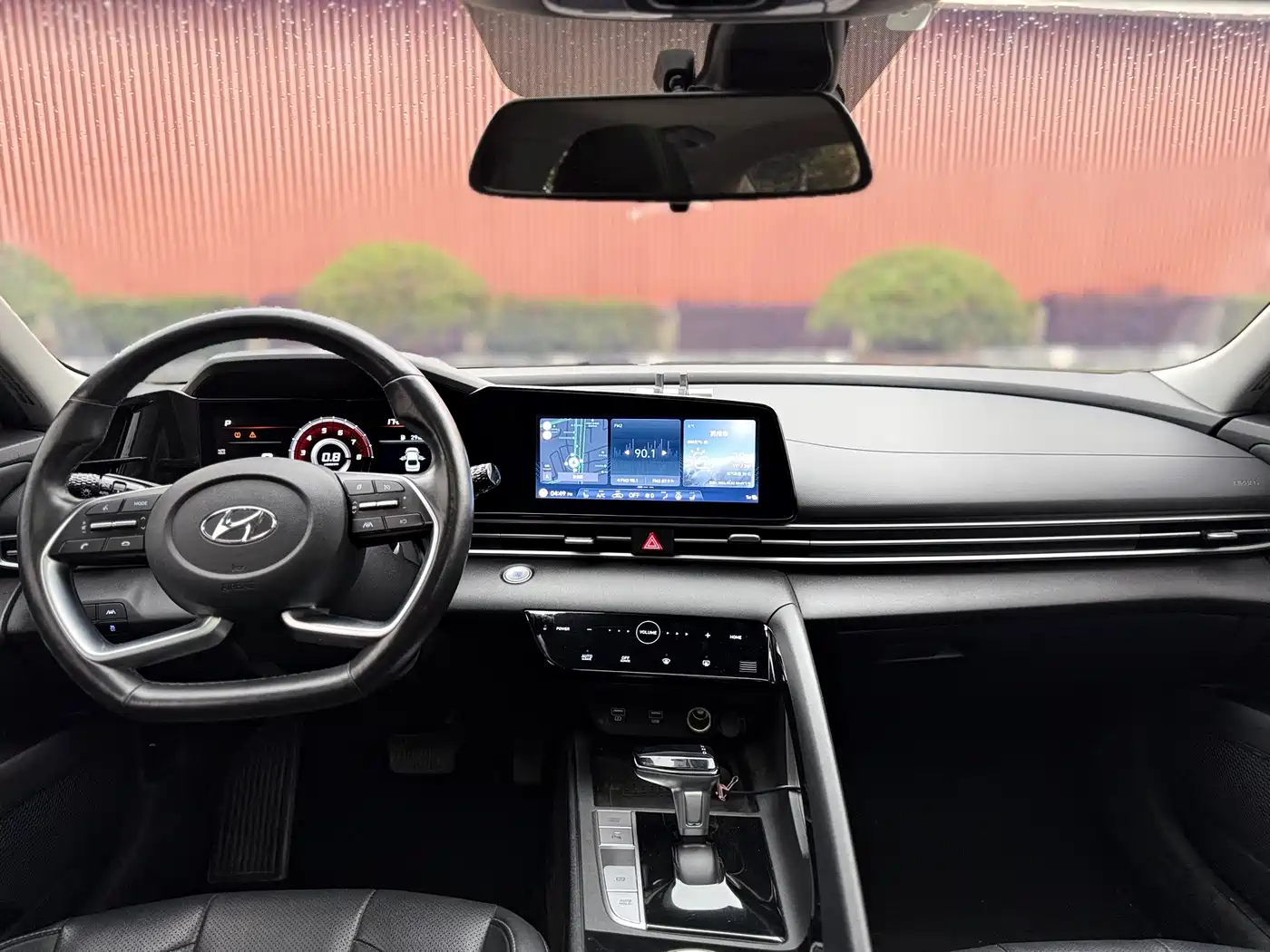 Hyundai Elantra 2021 1.5L CVT LUX Premium Edition фото 20