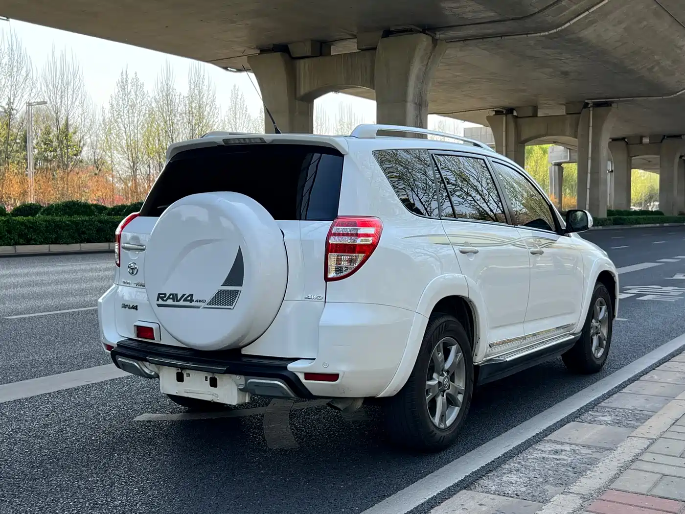 Toyota RAV4 Rongfang 2012 Styling Edition 2.4L Automatic 4WD Luxury фото 6
