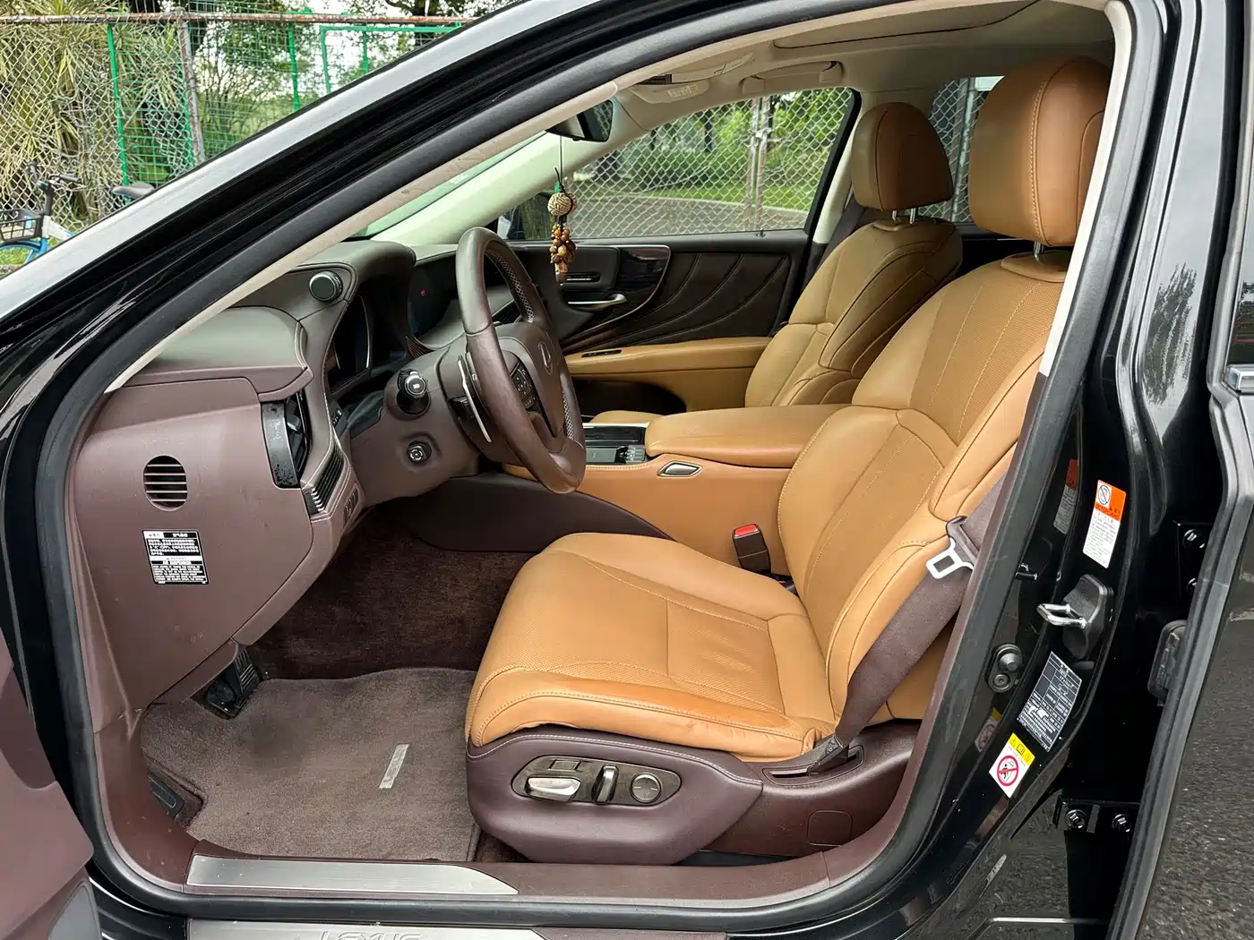 Lexus LS 2018 500h Excellence Edition China V фото 14