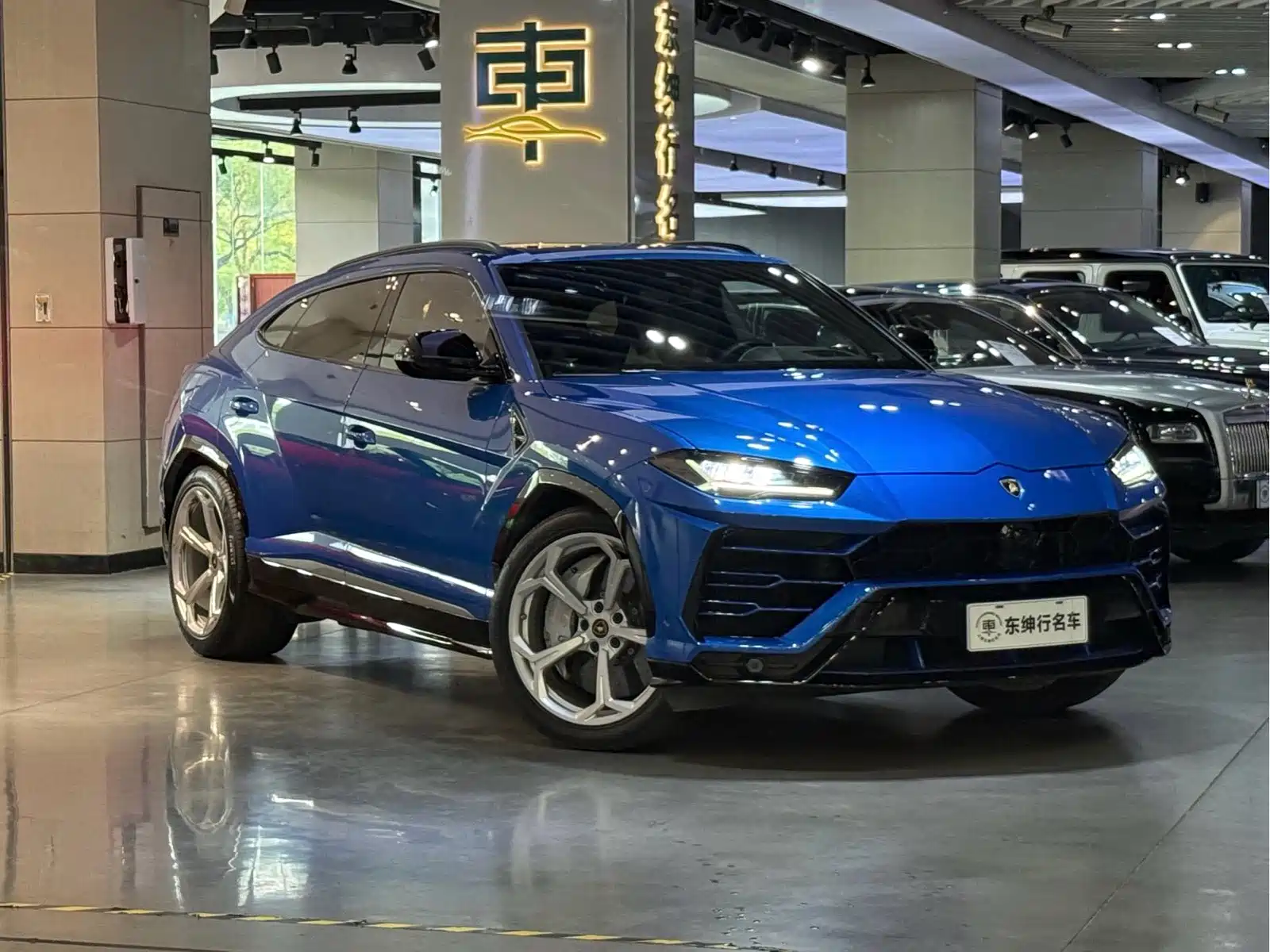 Фото 3 - Lamborghini Urus